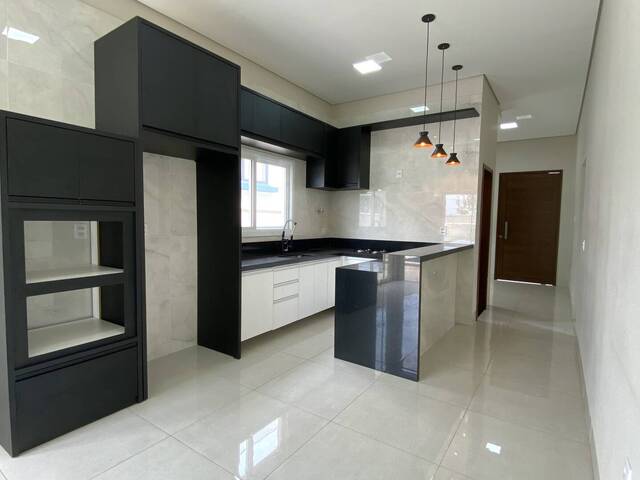 #24 - Casa para Venda em Cuiabá - MT - 1
